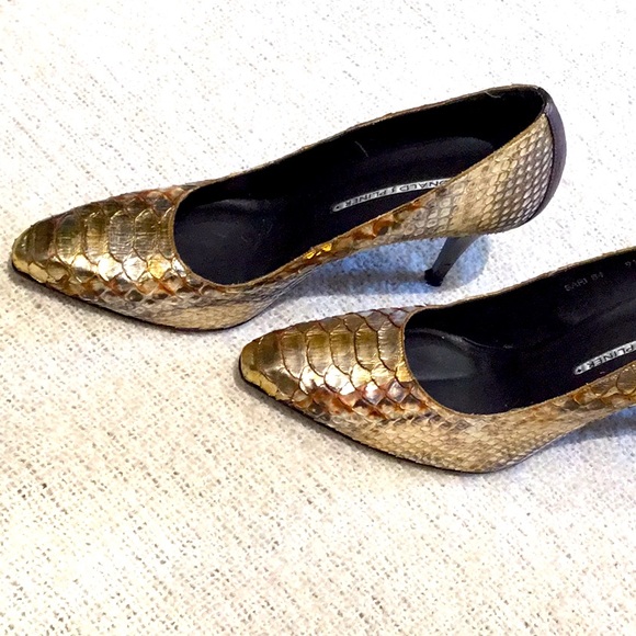 Donald Pliner Gold Multi Snake 3-1/2” Heels, 9-1/2 M - Picture 6 of 9